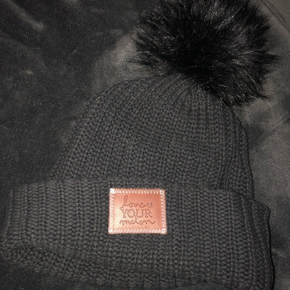 Love Your Melon Accessories - Love Your Mellon black hat with puff !!